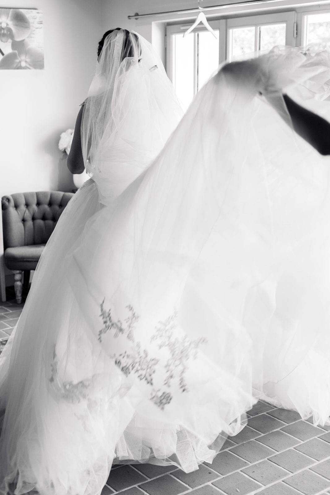 Robe de mariée en dentelle, en noir et blanc